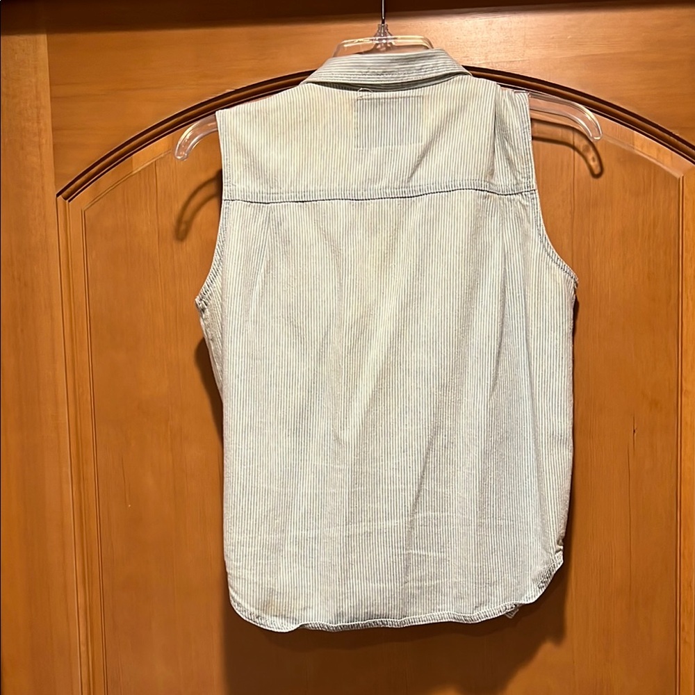 Levi's Light Blue Sleeveless Button Down Tie Shirt - Picture 3 of 3